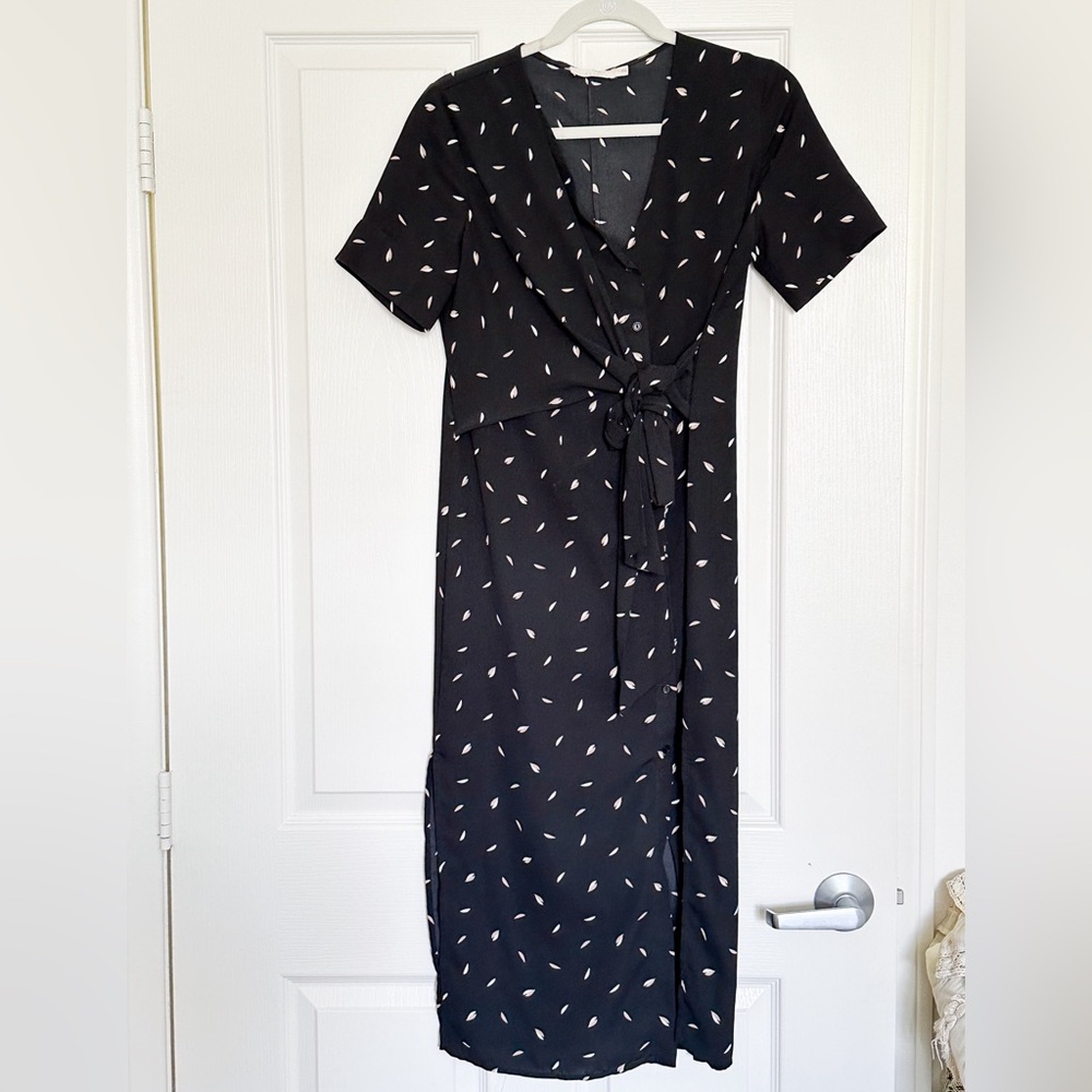 Black Leaf Print Maxi Dress in Size Small